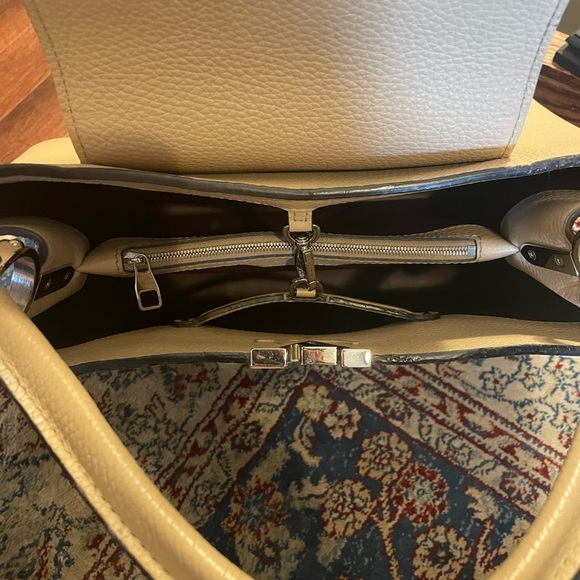 🔥SOLD 🔥 LV Capucine pebbled leather hand bag - Picture 5 of 16